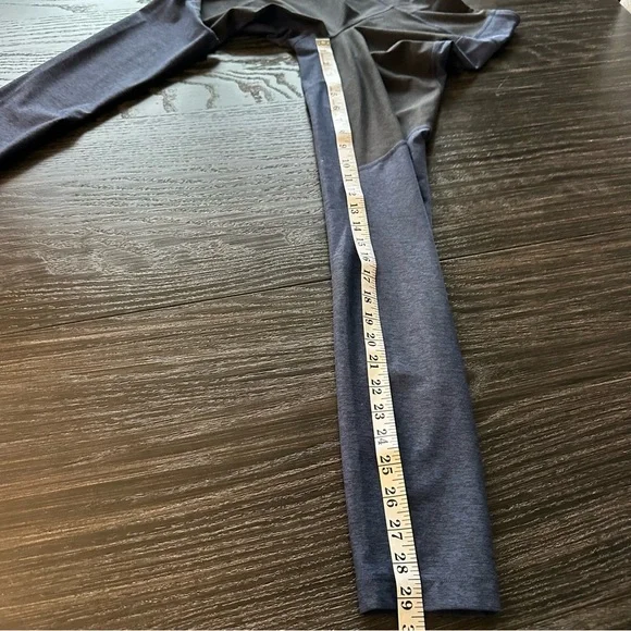 Outdoor Voices Two Tone 7/8 Signature OV Sculpt Legging in Blue/Black, Medium - Picture 7 of 13